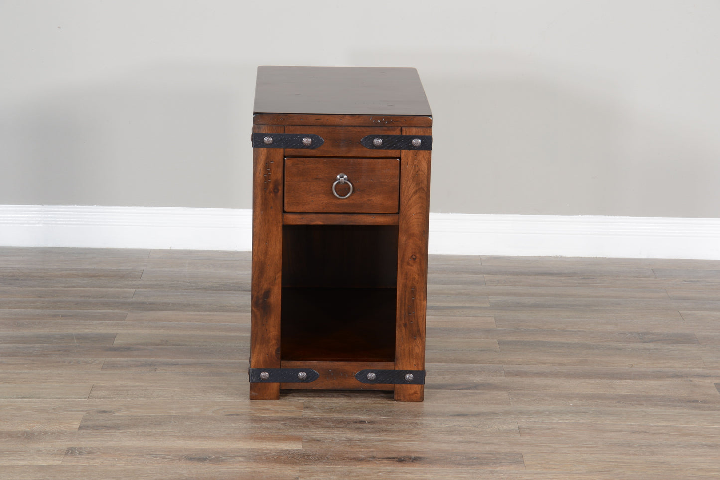 Santa Fe - 25" Chair Side Table - Dark Brown